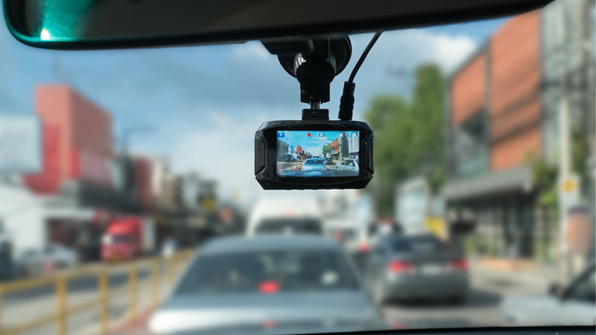 الكاميرات الذكية في السيارات: أنواعها ومميزاتها لتحقيق قيادة أكثر أمانًا 1